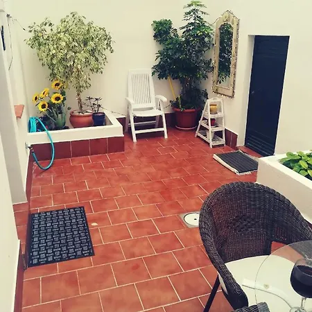 Ground Floor Spacious Central Apartment On The Carebeo Apartamento