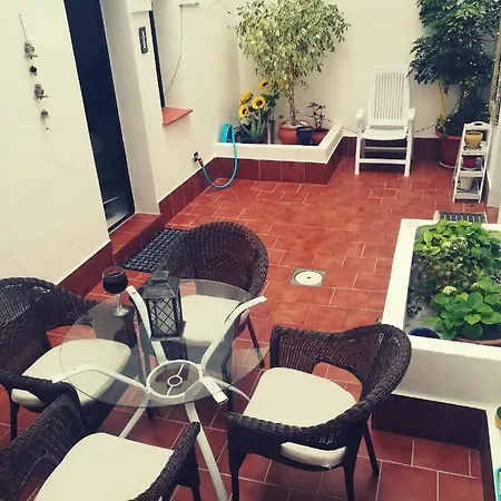 Ground Floor Spacious Central Apartment On The Carebeo