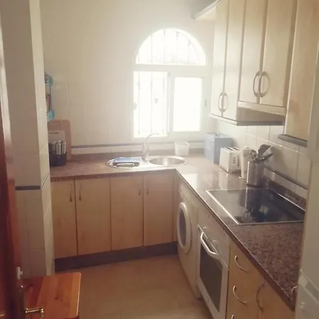 Ground Floor Spacious Central Apartment On The Carebeo Apartment *